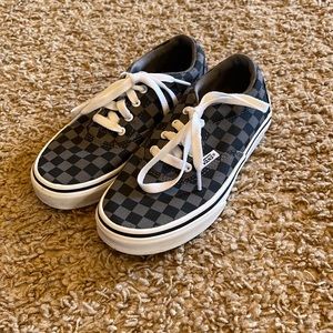 Boys Vans sz 1  tennis shoe